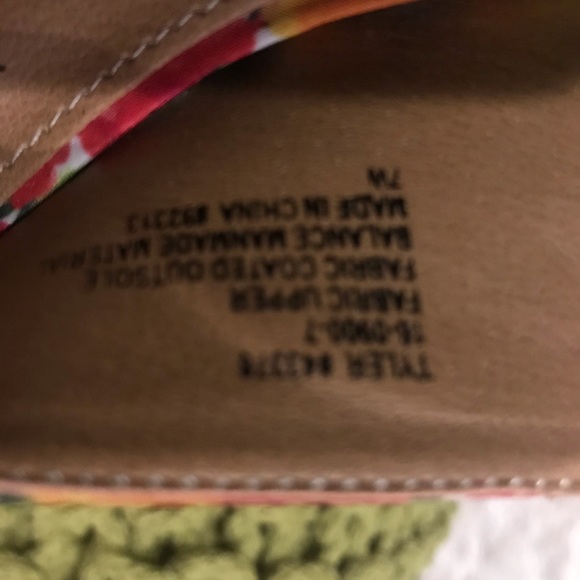 Comfort View Bright Floral Fabric pumps - Picture 5 of 7